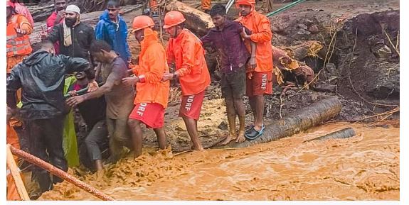 वायनाड में भूस्खलन से तबाही, प्रधानमंत्री मोदी खुद रख रहे बचाव कार्यों पर  नजर